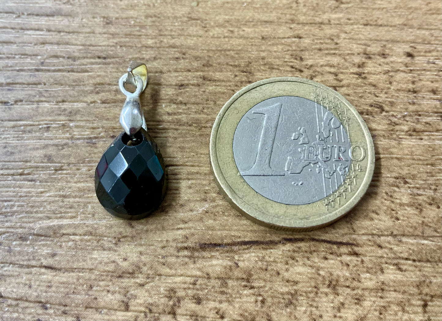 Pendentif en spinelle noir