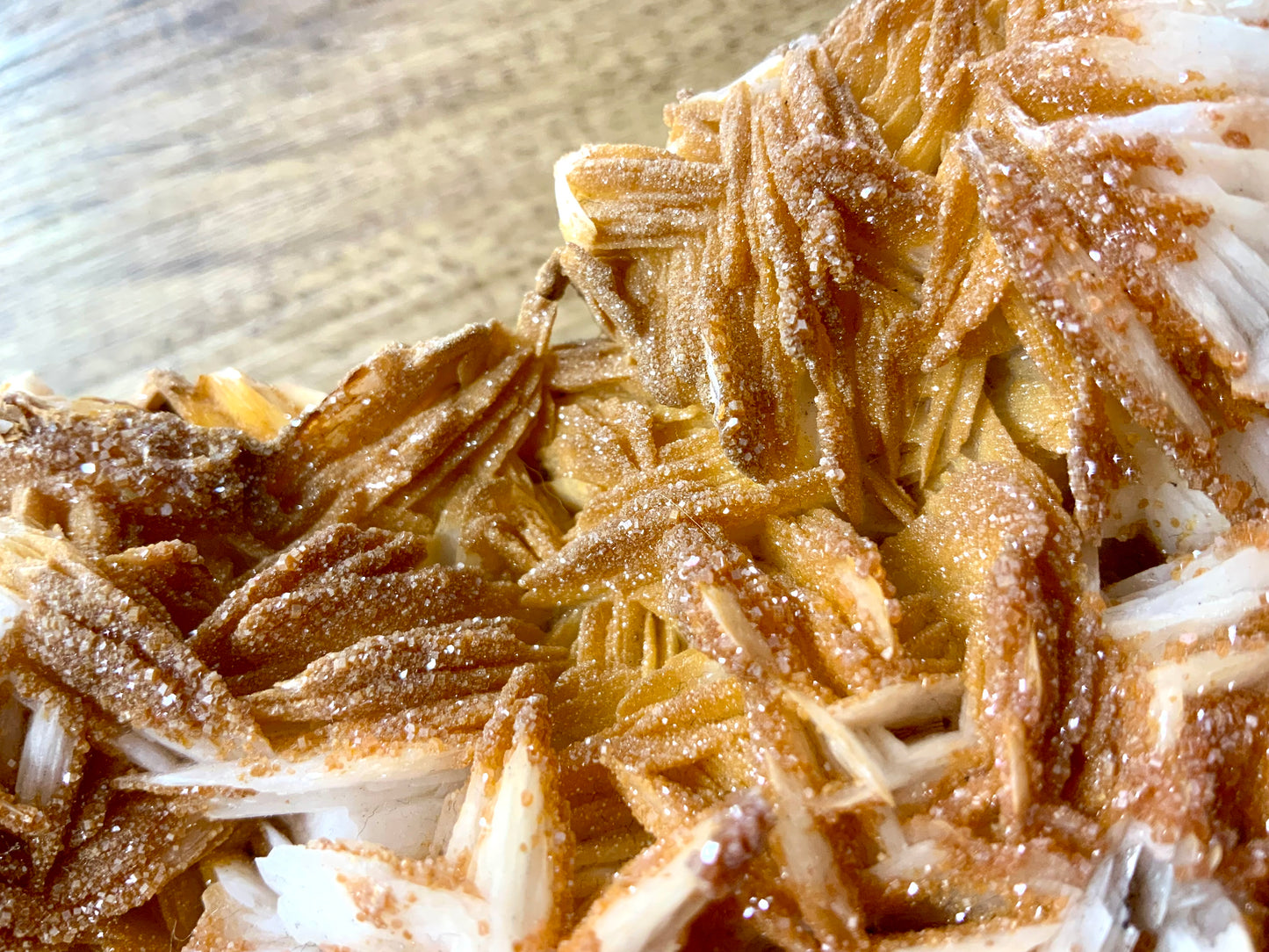 Vanadinite sur barytine (Maroc)