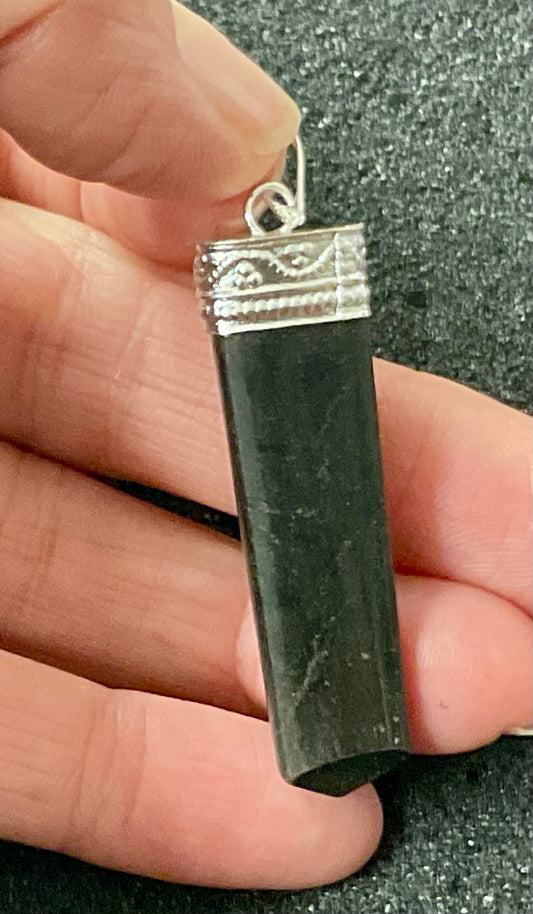 Pendentif en tourmaline noire