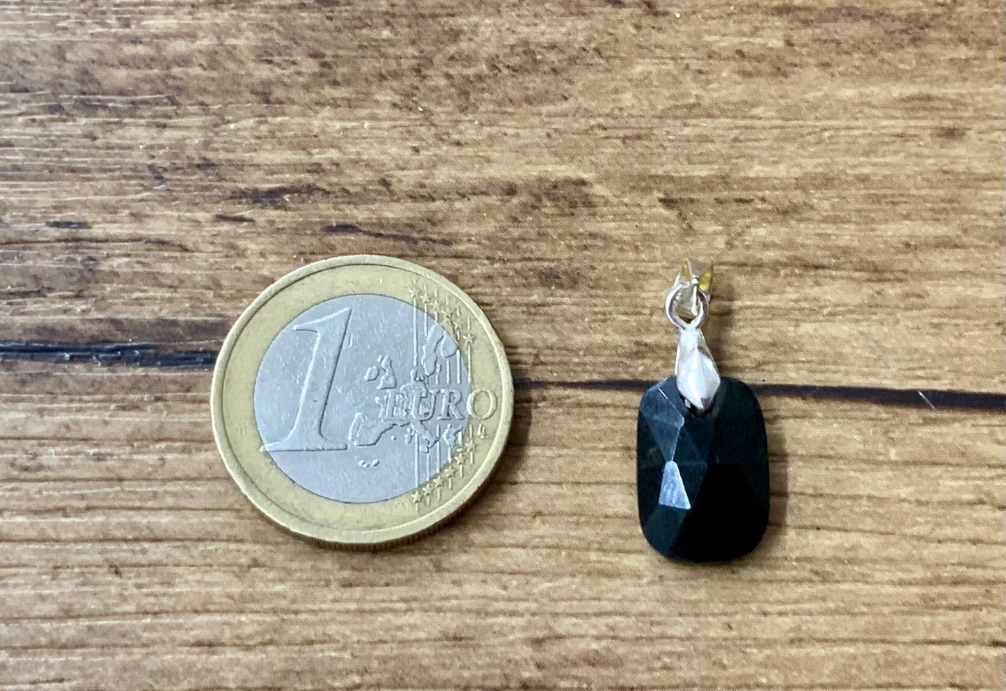 Pendentif en spinelle noir