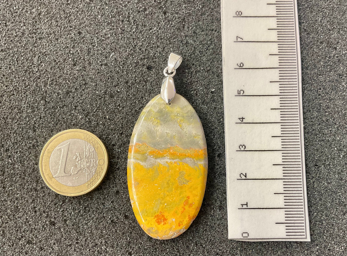 Pendentif en jaspe bourdon (bumble bee)