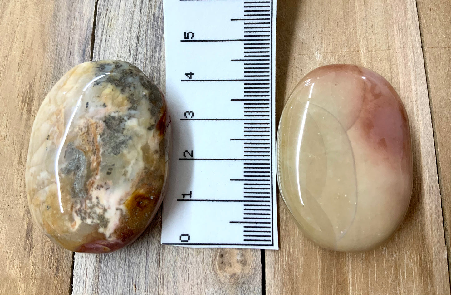 Jaspe polychrome (ou jaspe impérial) galets