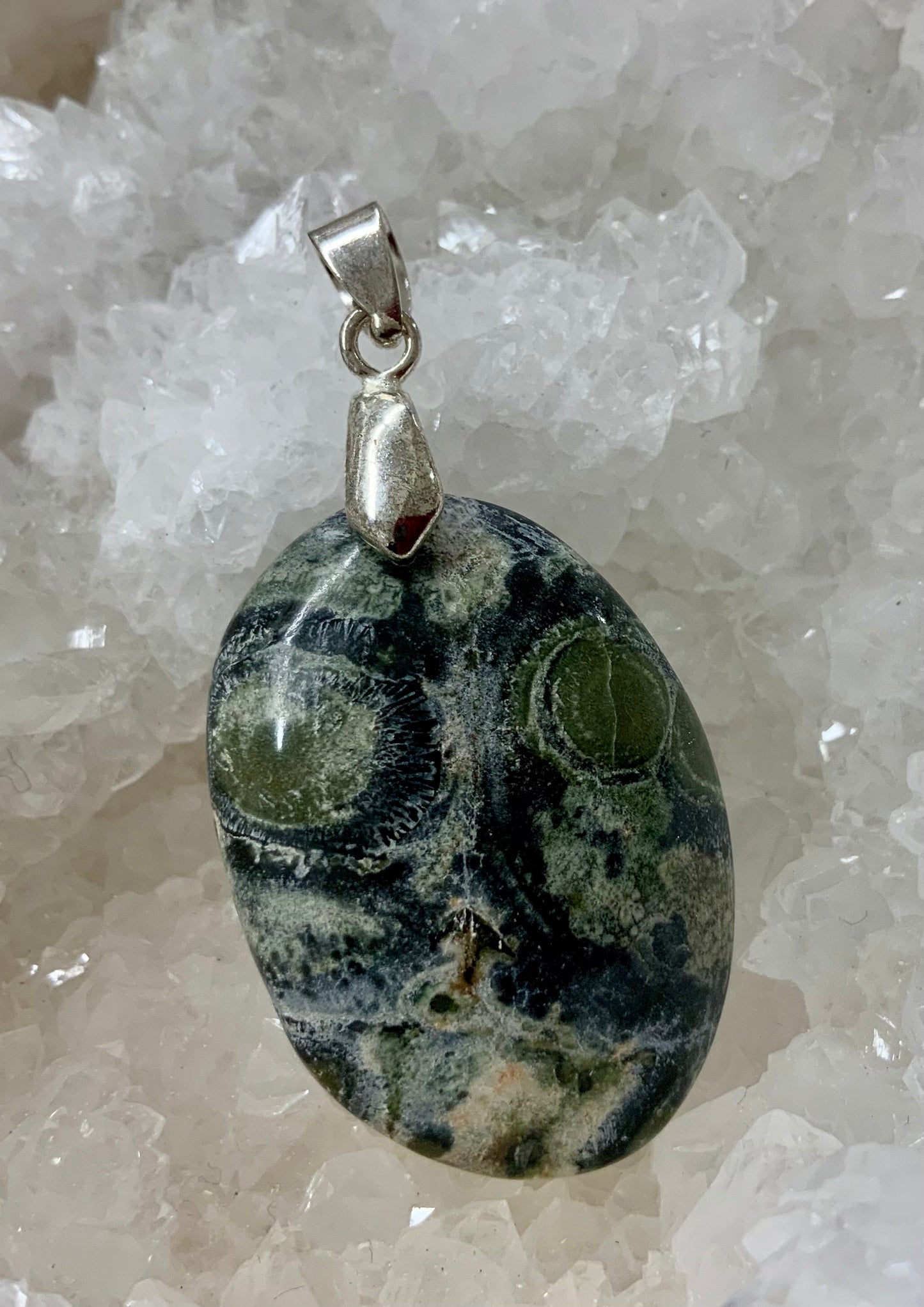 Pendentif en jaspe kambamba