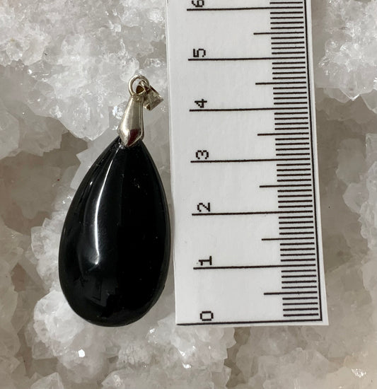 Pendentif en tourmaline noire