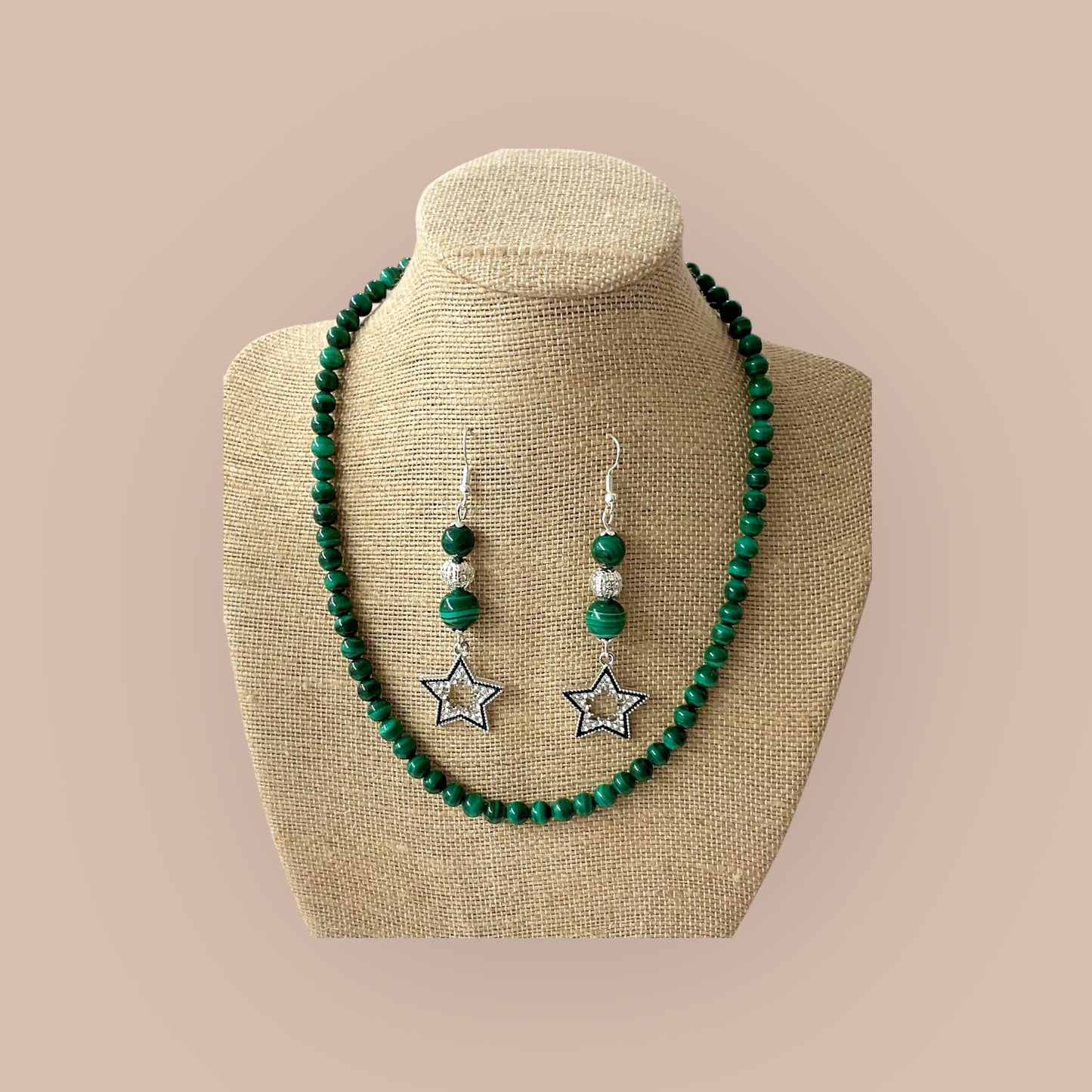 Boucles d’oreilles en malachite, crochets en argent