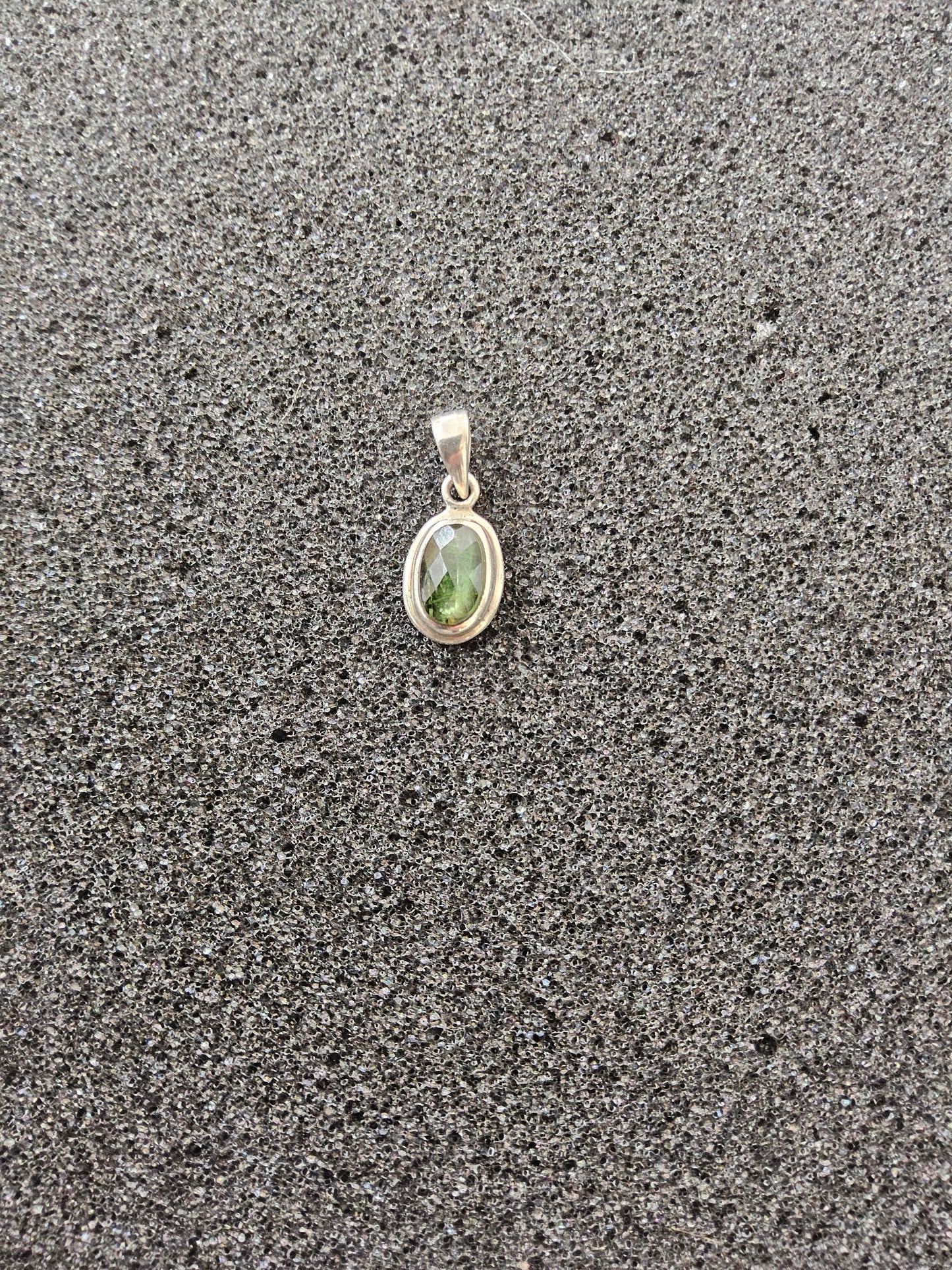 Pendentif en tourmaline verte