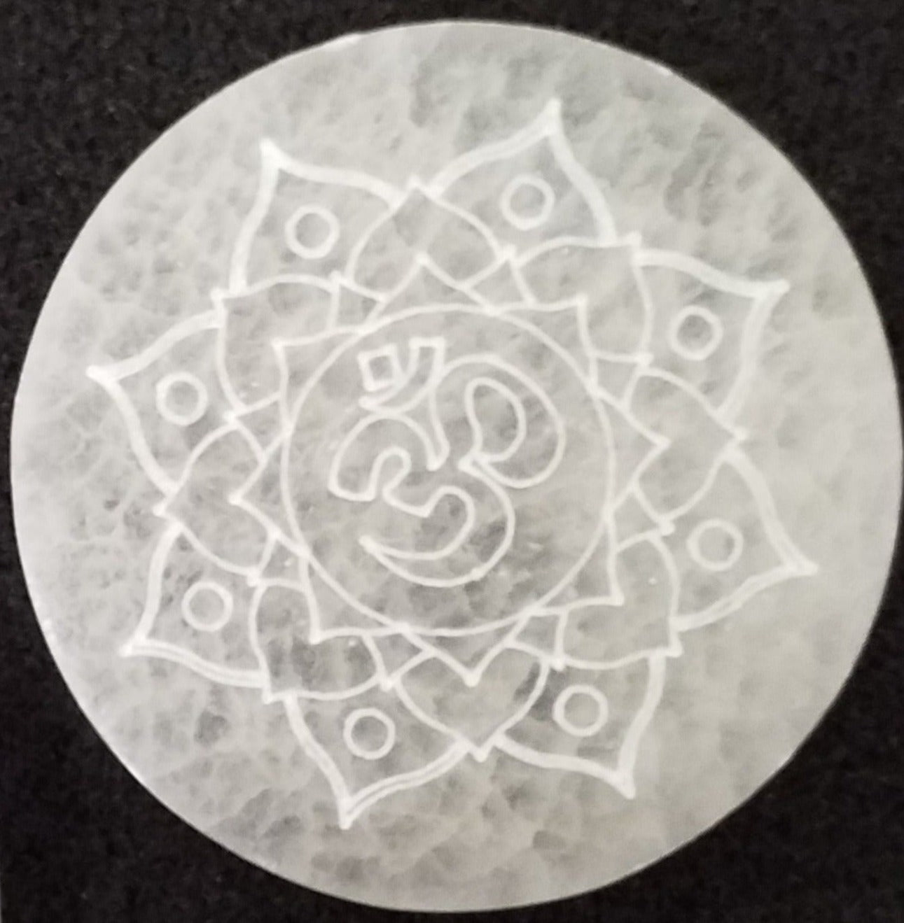 Sélénite plaque symbole Om