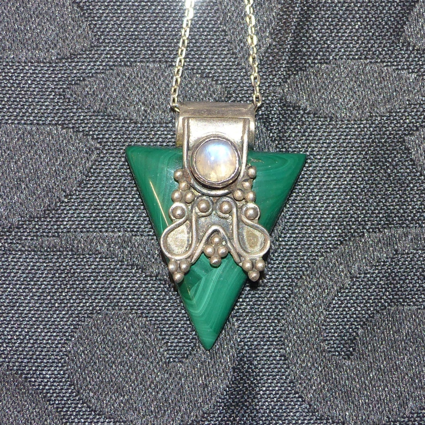 Pendentif en malachite et pierre de lune