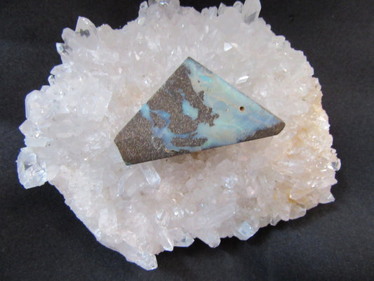 Opale boulder brute d'Australie