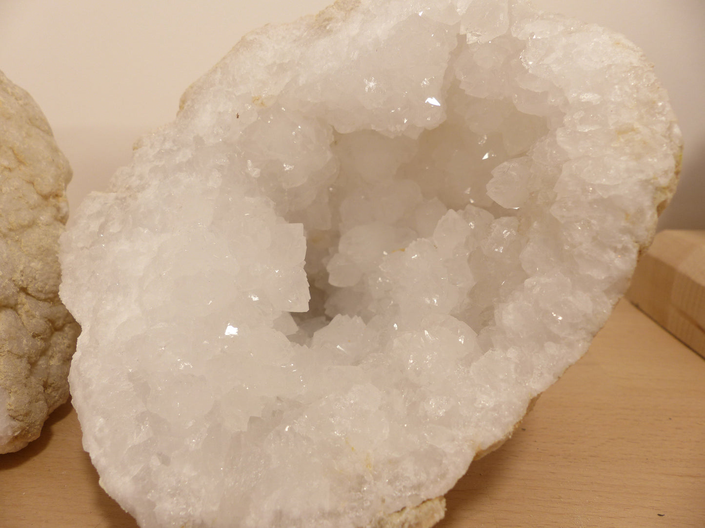 Géode de cristal de roche taille XL provenance Maroc