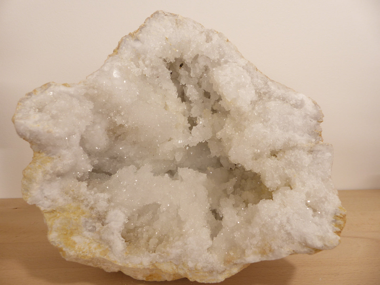 Géode en cristal de roche taille XXL provenance Maroc