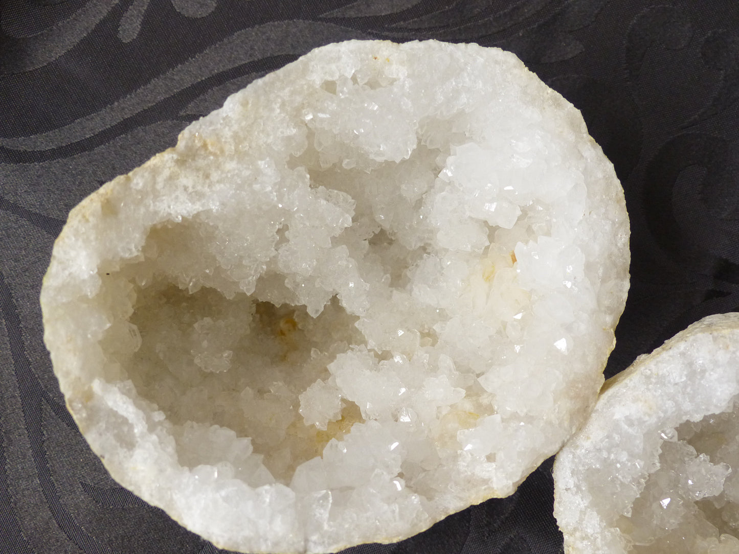 Géode cristal de roche taille M du Maroc