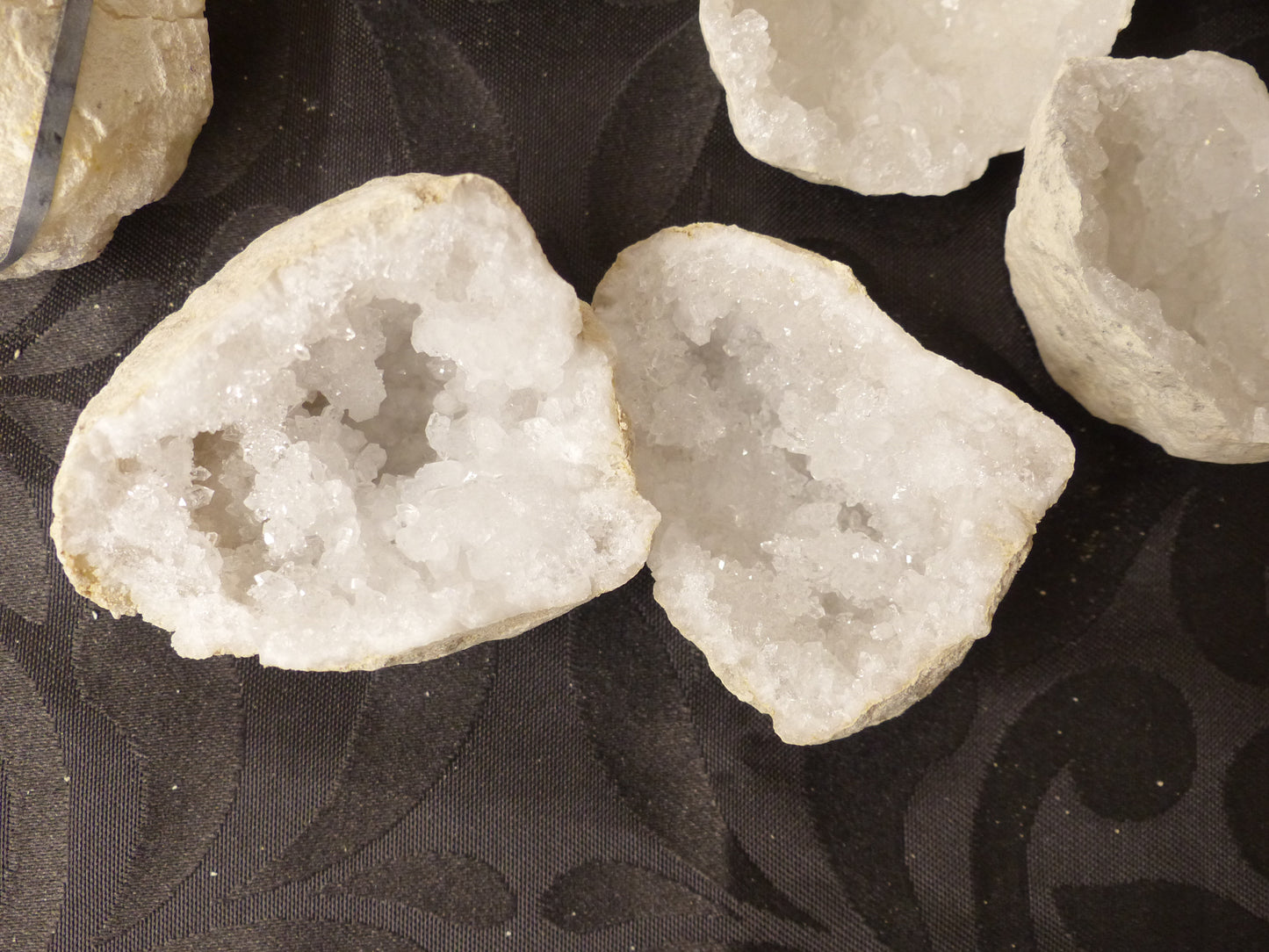 Géode en cristal de roche taille S du Maroc