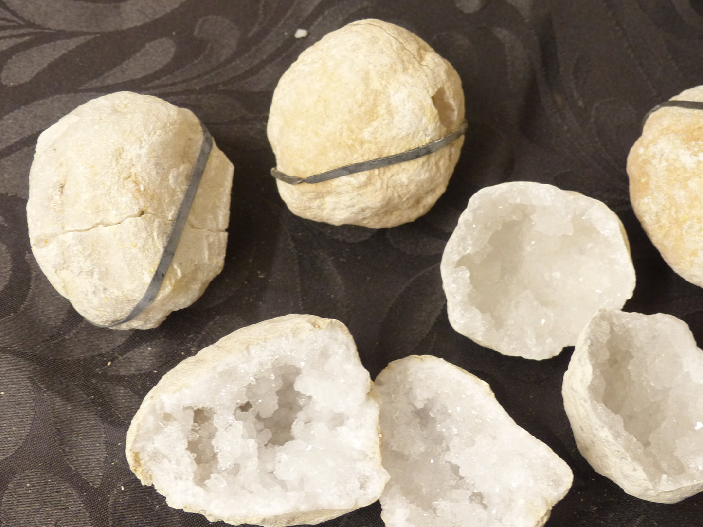 Géode en cristal de roche taille S du Maroc