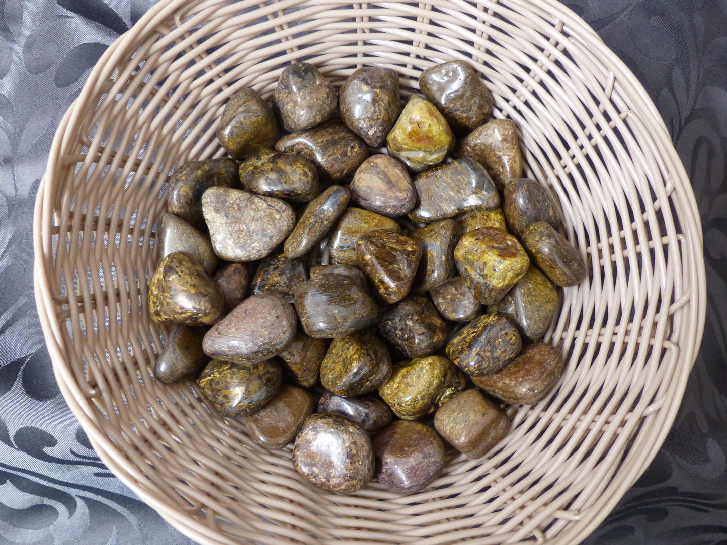 Bronzite en pierre roulée