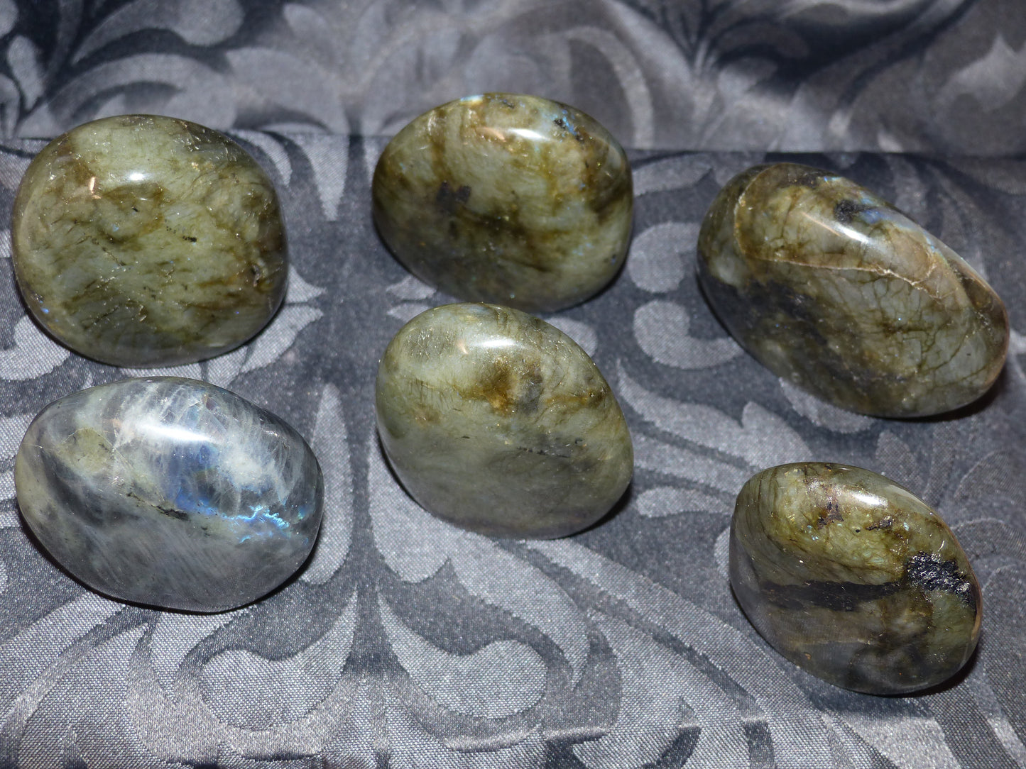 Labradorite polie en forme de petits menhirs