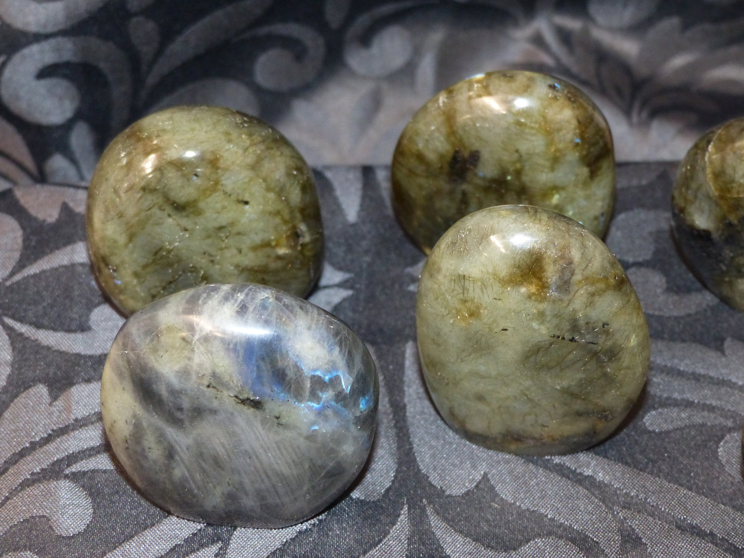 Labradorite polie en forme de petits menhirs
