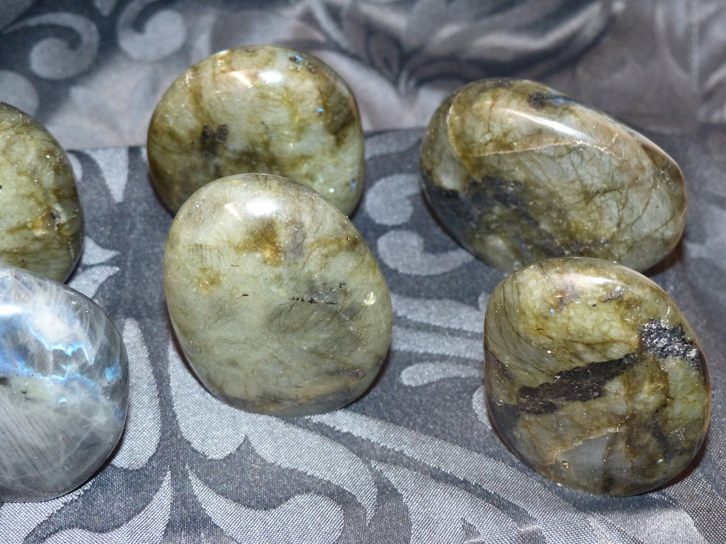 Labradorite polie en forme de petits menhirs