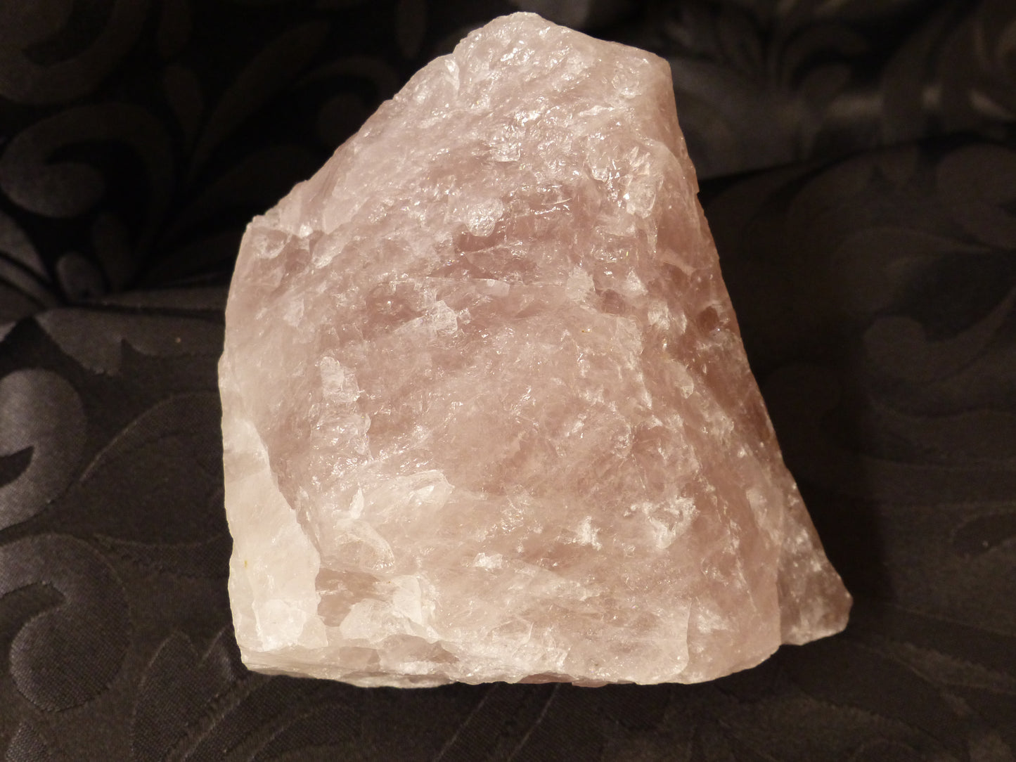 Quartz rose bloc brut de 900 gr environ