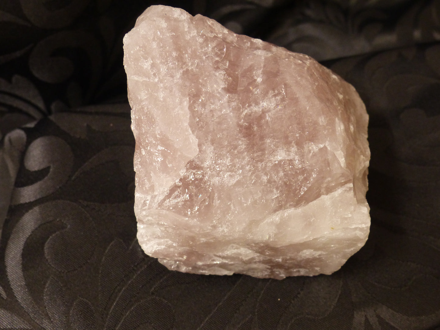 Quartz rose bloc brut de 900 gr environ