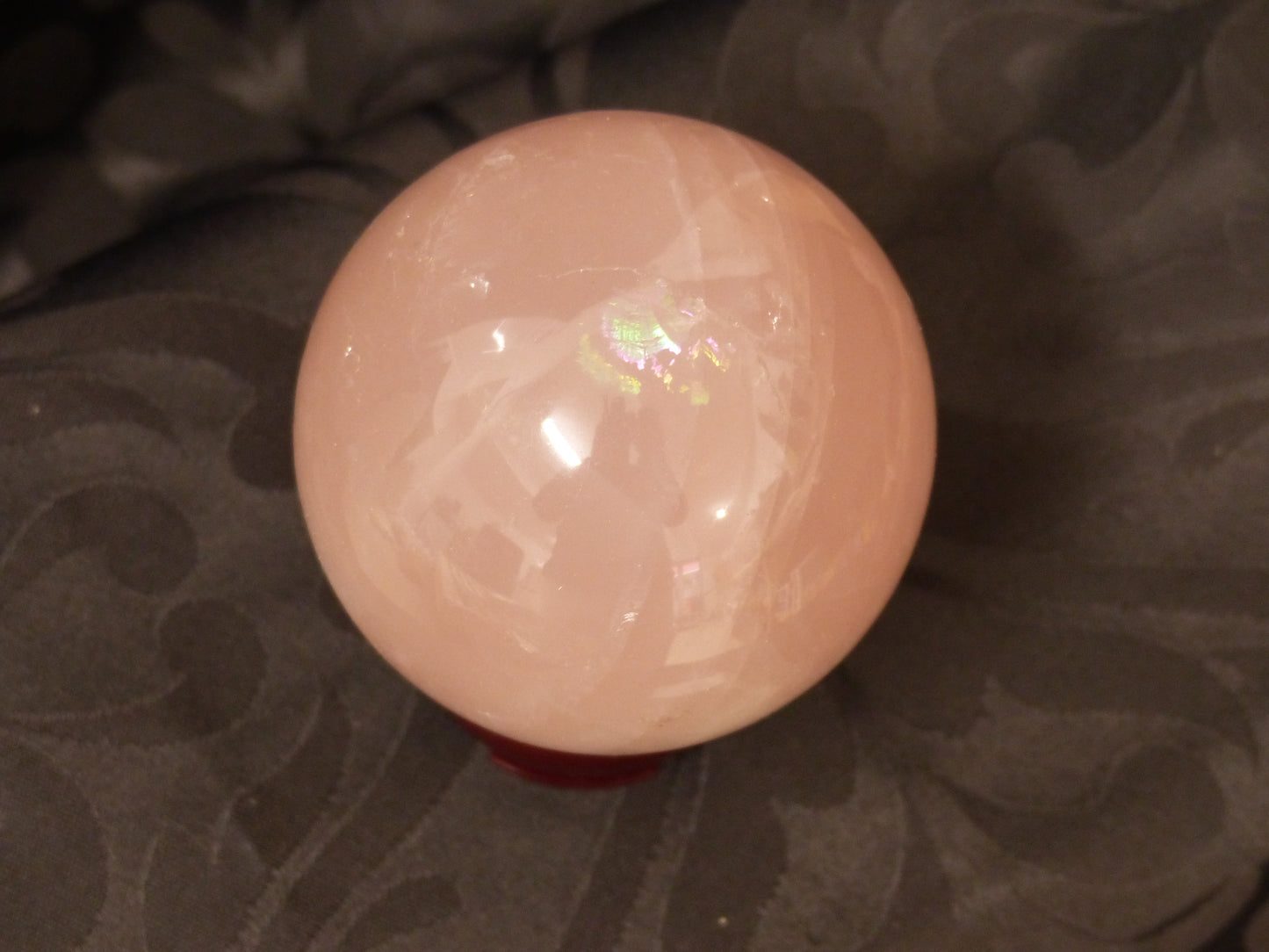 Quartz rose en sphère diamètre 7cm environ
