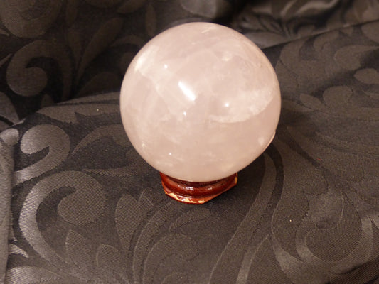 Quartz rose en sphère de 7cm de diamètre