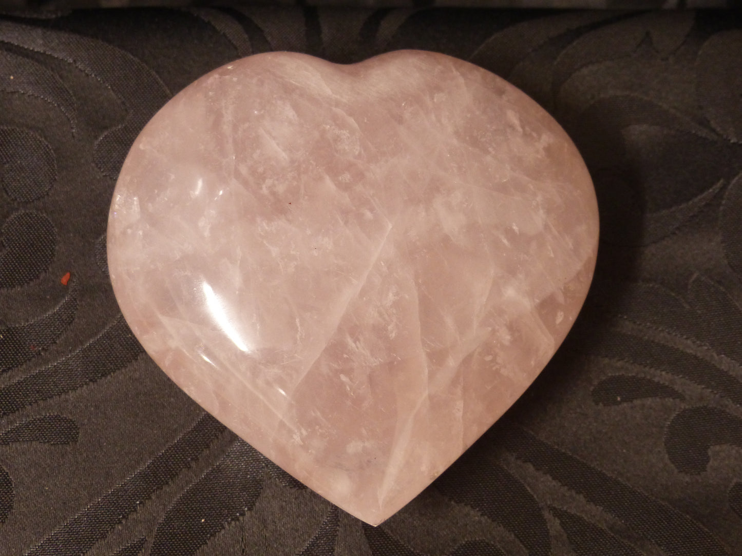 Quartz rose en forme de cœur de 535g