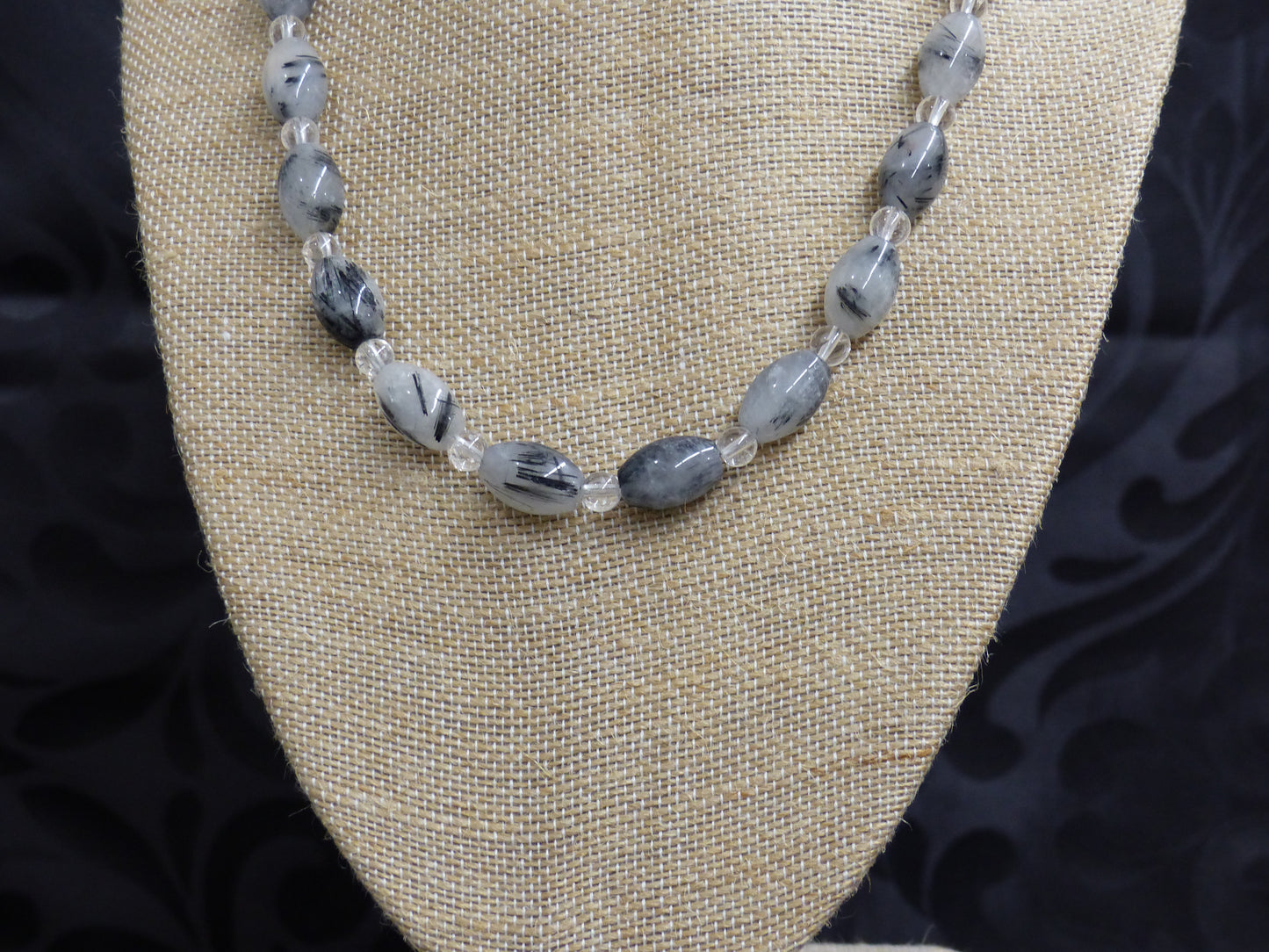 Collier en quartz tourmaline et perles de cristal de roche 4mm