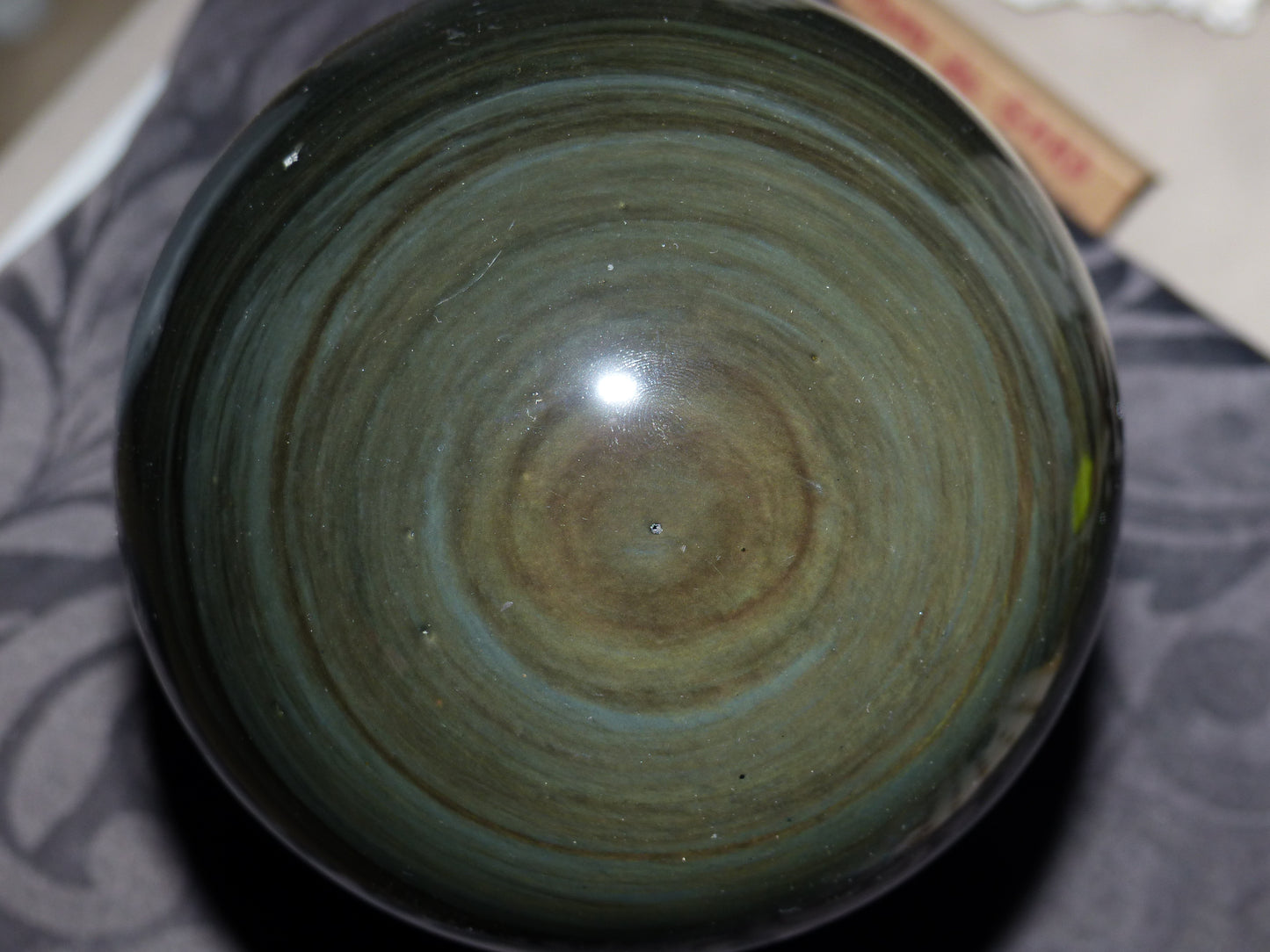 Sphère en obsidienne œil céleste d'environ 12,5cm de diamètre du Mexique