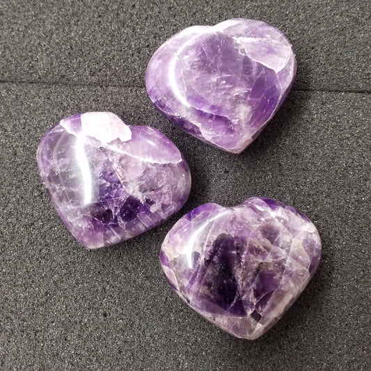 Pierres en forme de coeur améthyste, quartz rose, œil de tigre et pyrite