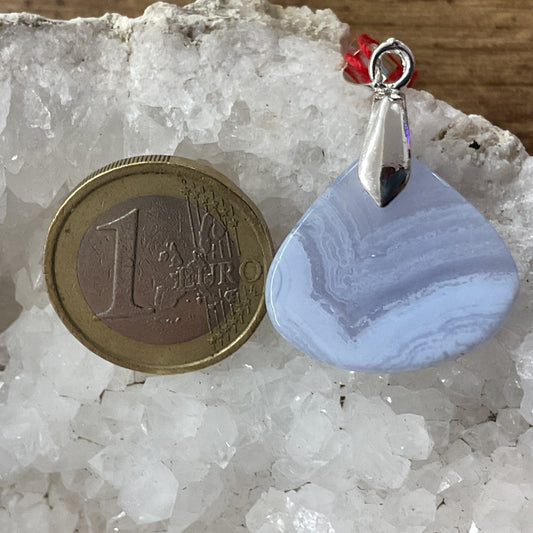 Pendentif en calcédoine bleue