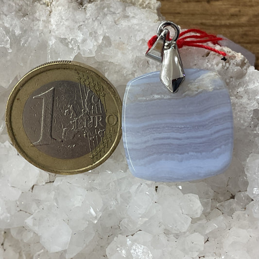 Pendentif en calcédoine bleue