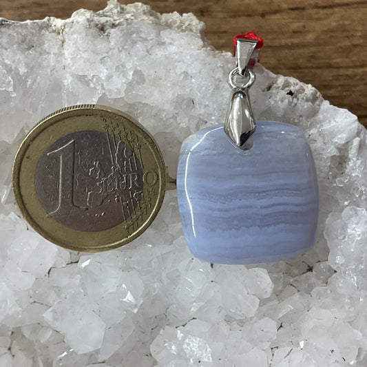 Pendentif en calcédoine bleue