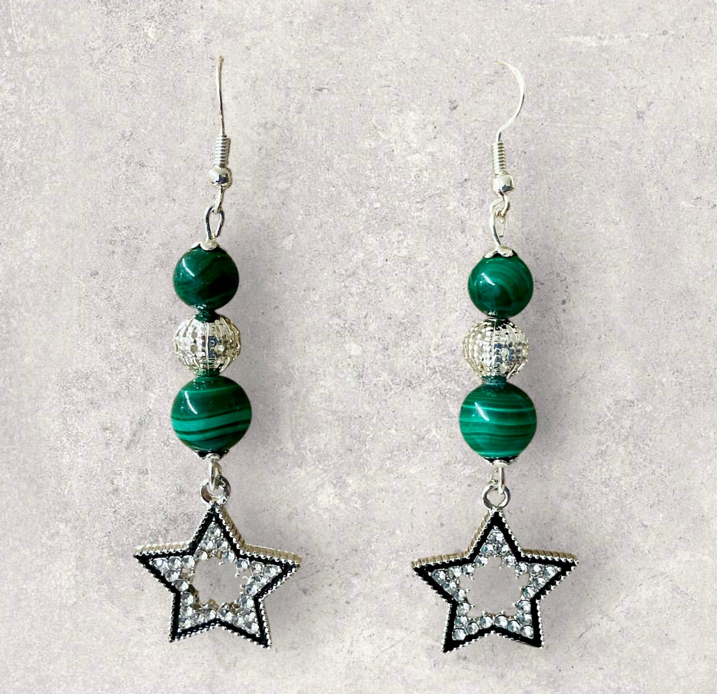 Boucles d’oreilles en malachite, crochets en argent