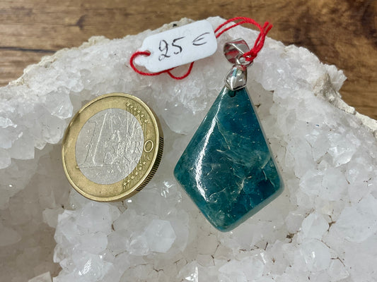 Pendentif en apatite bleue
