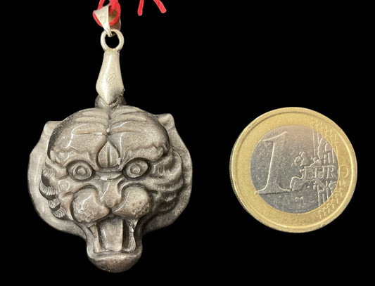 Pendentif tigre en obsidienne argentée