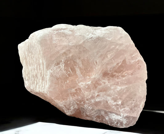 Quartz rose bloc brut de 1026 g