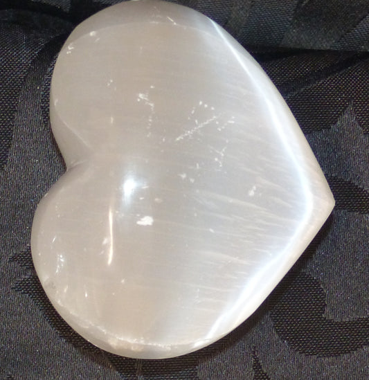 Sélénite en forme de cœur de 6cm du Maroc