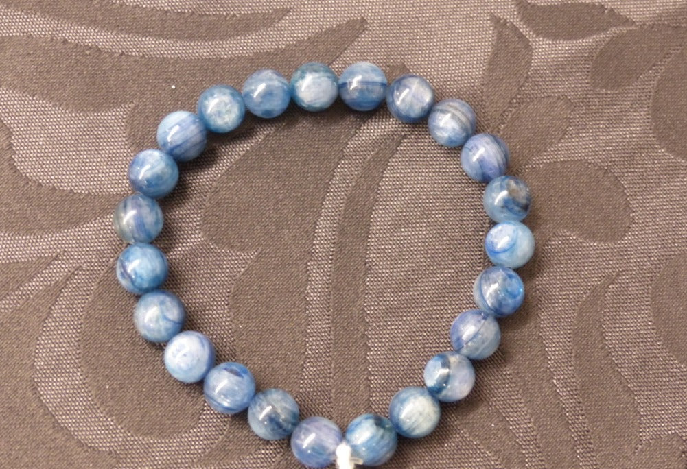 Bracelet en cyanite bleue perles de 8mm