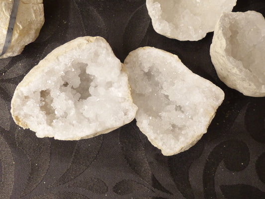 Géode en cristal de roche taille S du Maroc
