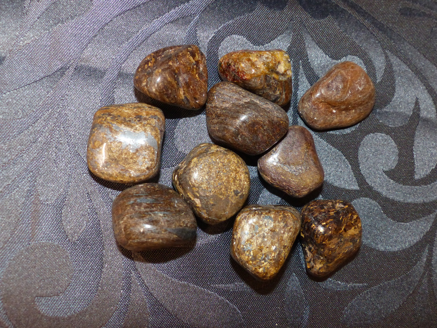 Bronzite en pierre roulée