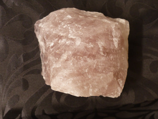 Quartz rose bloc brut de 900 gr environ