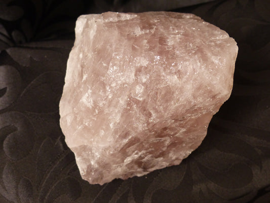 Quartz rose bloc brut de 900 gr environ