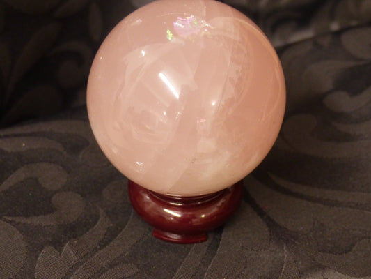 Quartz rose en sphère diamètre 7cm environ