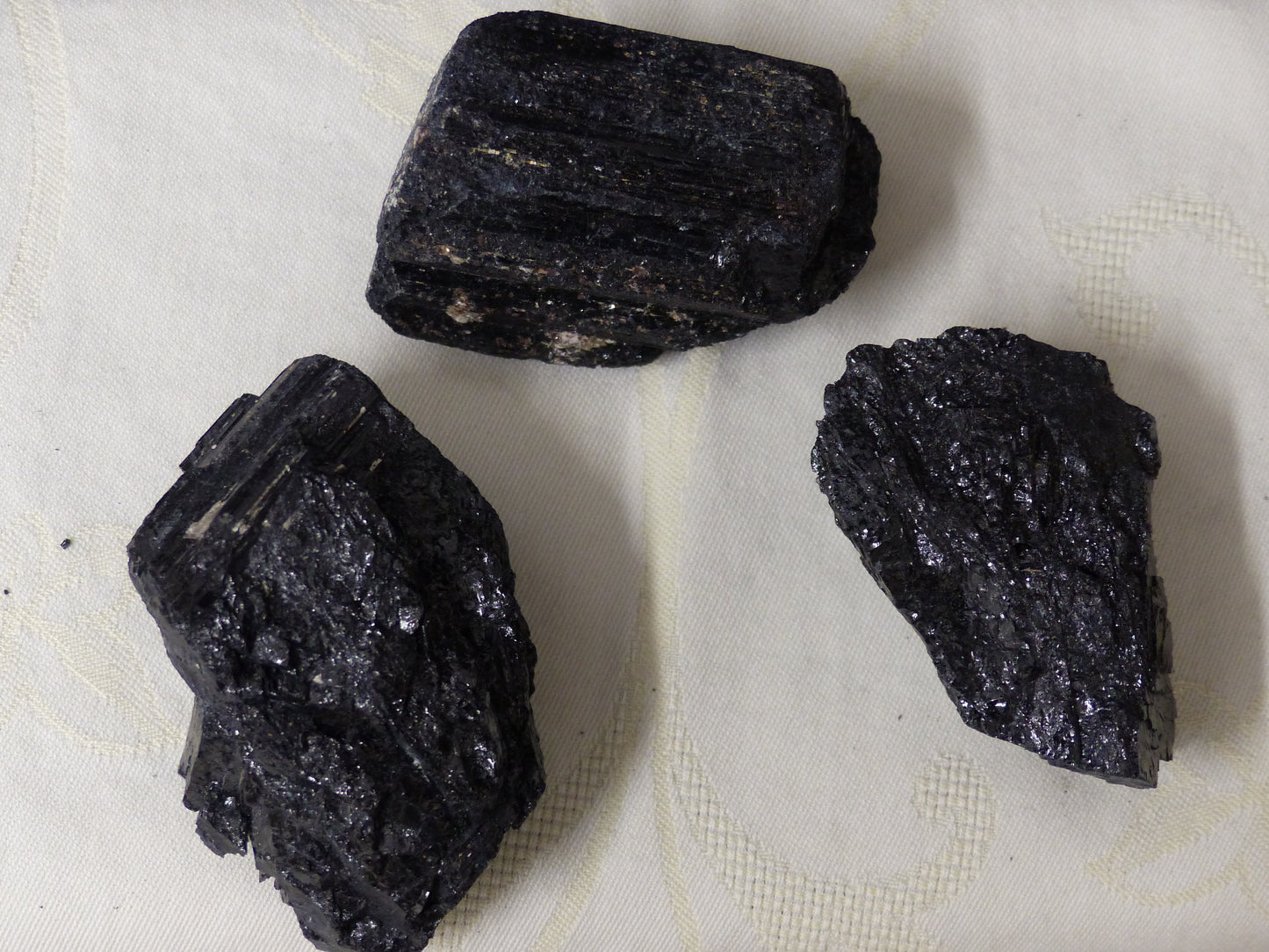 Tourmaline noire petits et gros blocs bruts