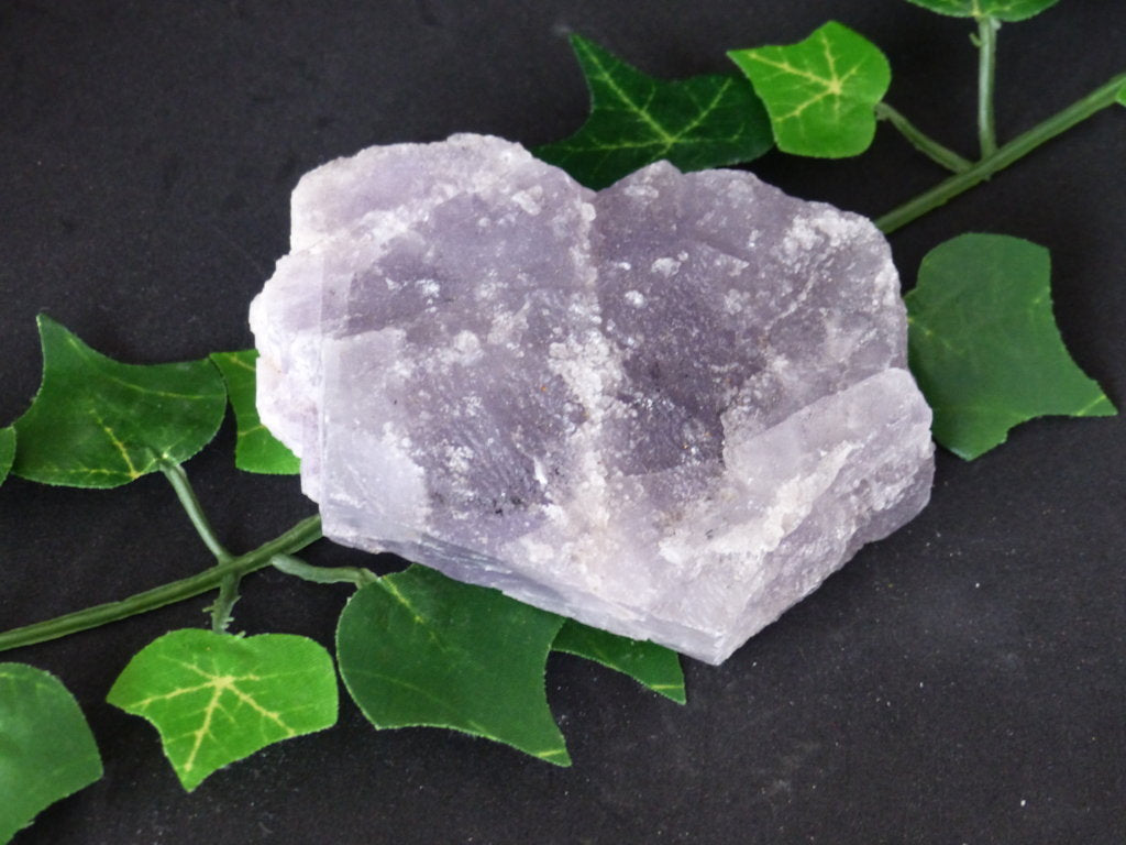 Fluorite violette brute du Maroc